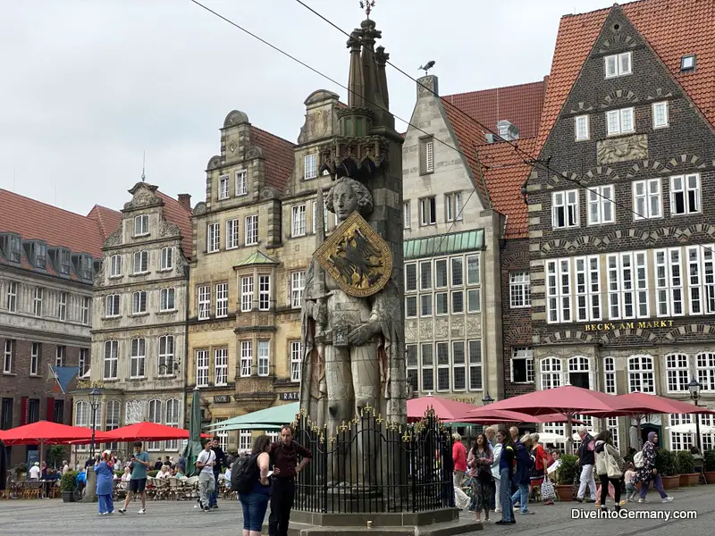 Bremen's Markt Platz with Roland Statue