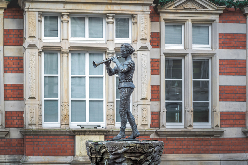 Pied Piper Statue