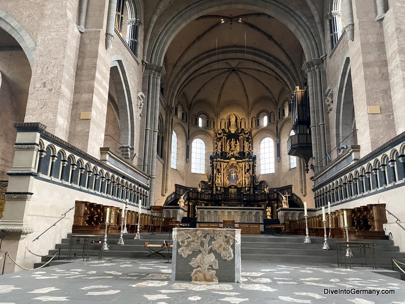 Inside Trierer Dom