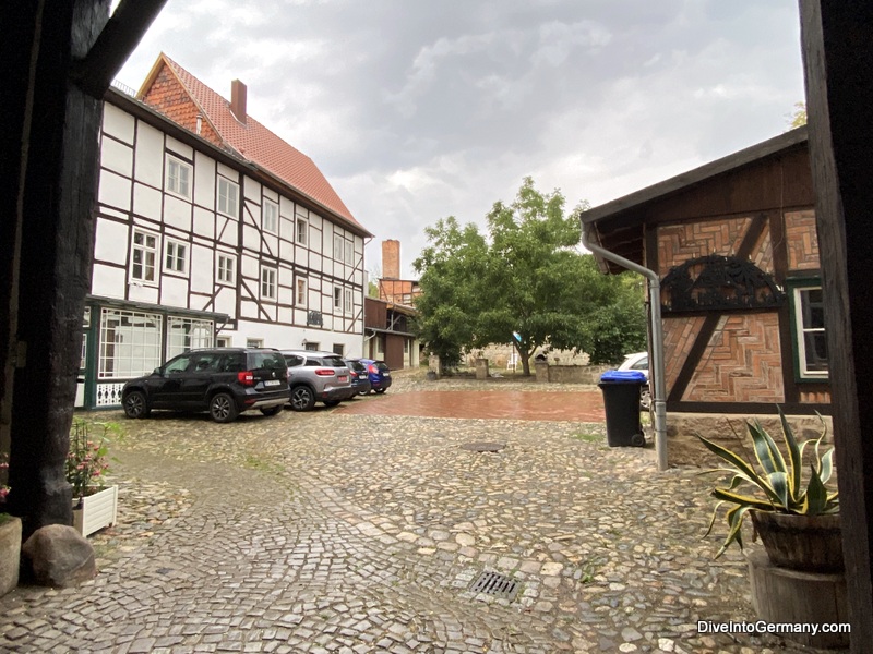 Quartier am Brunnen Quedlinburg outside parking