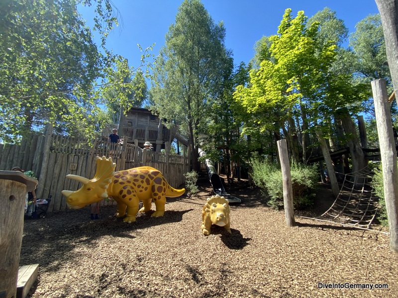 Playmobil FunPark Tree House and Dinosaurs area