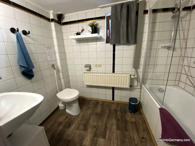 Pension Das Lädle Rothenburg Ob Der Tauber family room bathroom