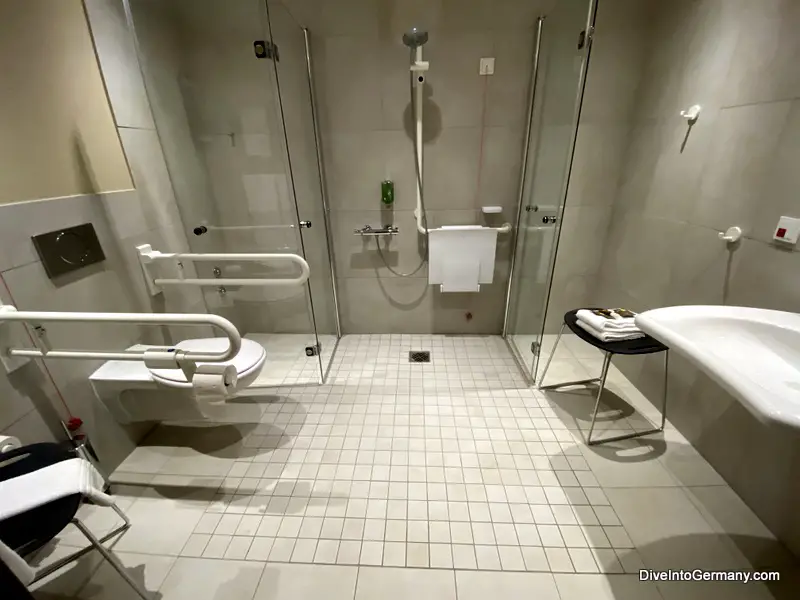 Novotel Nuernberg Centre Ville hotel bathroom in standard room