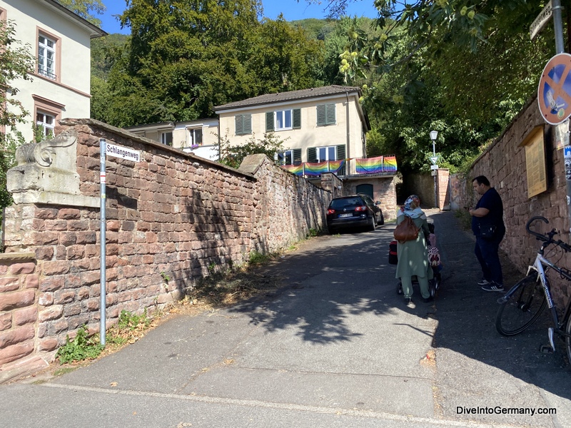 The start of the Schlangenweg (Snake Path) opposite the Alte Brücke