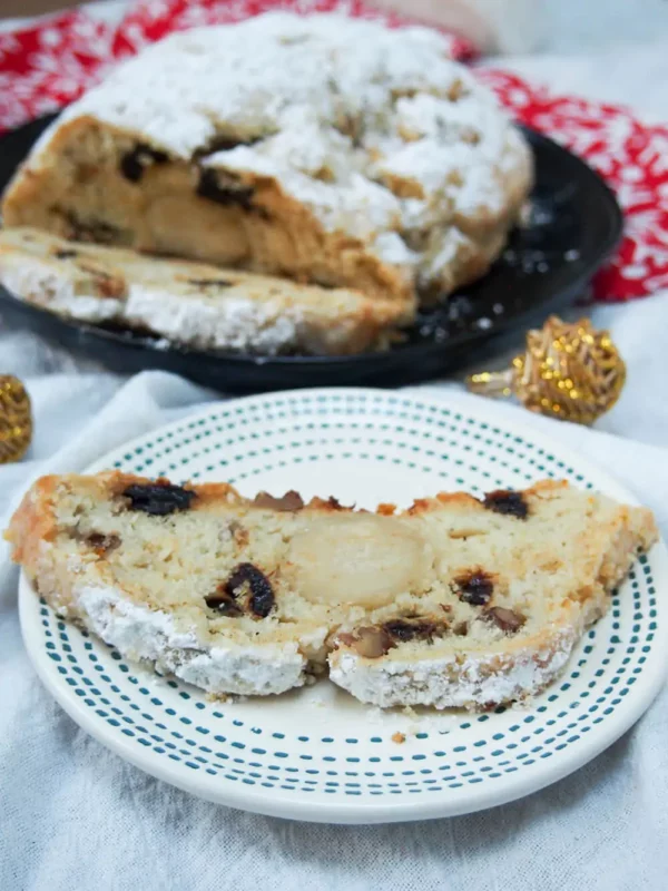 Stollen with prunes